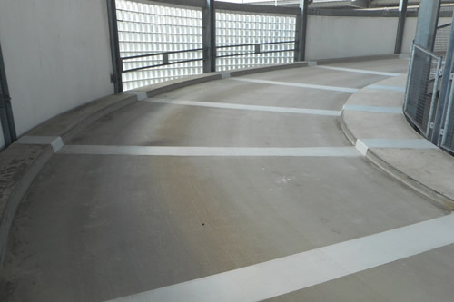 Sindelfingen, Parkhaus eines Einrichtungshauses